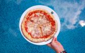 šunková pizza přímo z pece